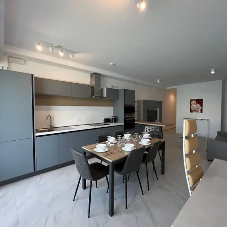 Apartment Marina Bay