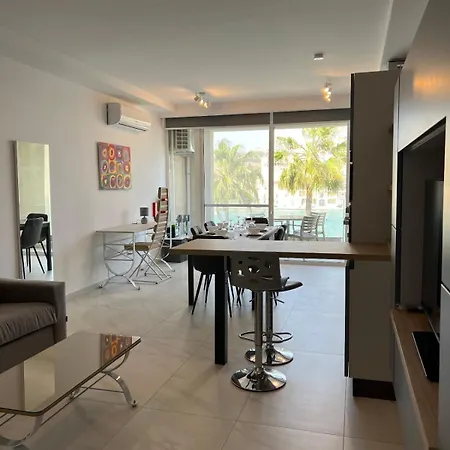 Marina Bay Apartment *