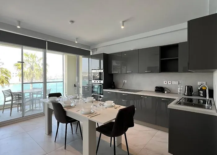 Marina Bay * Marsaskala